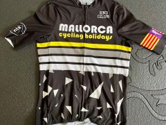 Dres s krátkym rukávom čierny