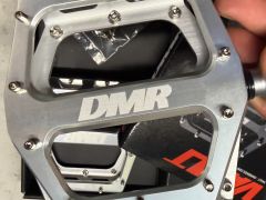 DMR Vault - platformy pedále