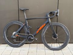 KTM Revelator Lisse Sonic - Sram Force AXS D2 / Powermeter / Mavic Comete 60 / Enve