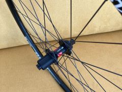 Ručne vypletený set s nábojmi DT Swiss 240 EXP