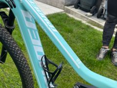 Celoodružený karbónový bicykel Spyder