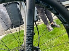 Celoodružený karbónový bicykel Spyder