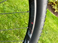 Celoodružený karbónový bicykel Spyder