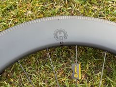 Přední plášťové karbonové kolo Elite Wheels 82 mm