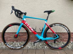 Bicykel Cube Agree C:62 SLT petrol'n'red 2020