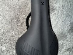 Lahke detske sedlo 215mm x 120mm, 188g