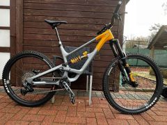 YT Capra Uncaged 11 - Top Stav