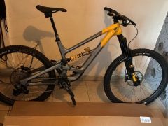 YT Capra Uncaged 11 - Top Stav