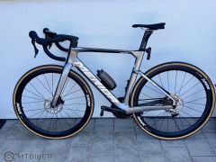 Karbonovy cestny bicykel Merida Reacto 4000