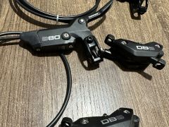Sram DB8