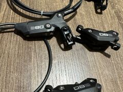 Sram DB8