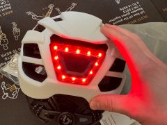 Cisto Nova Prilba Zabudovane Svetlo