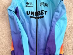 Predam oblecenie timu Unibet Tietema Rockets