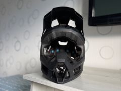 100% Trajecta w/Fidlock prilba, čierna, M (56-58 cm)