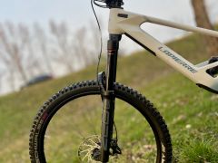 Prodám Lapierre Spicy CF 2025 Full Carbon, 180 mm, téměř nové