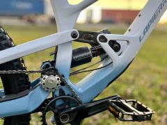 Prodám Lapierre Spicy CF 2025 Full Carbon, 180 mm, téměř nové