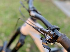 Prodám Lapierre Spicy CF 2025 Full Carbon, 180 mm, téměř nové