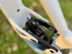 Prodám Lapierre Spicy CF 2025 Full Carbon, 180 mm, téměř nové