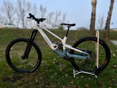 Prodám Lapierre Spicy CF 2025 Full Carbon, 180 mm, téměř nové