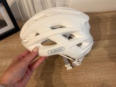 Abus AirBreaker pure white S