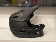Leatt gravity 6.0 fullface prilba