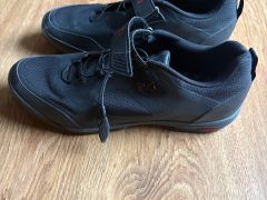 Predam  malo používane Giro tretry- veľkosť 43