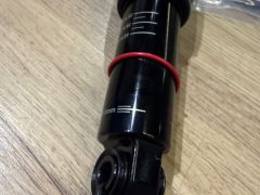 Rock Shox deluxe select+ 205x57,6 - trunion