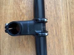 Karbón riadidla 6c s predstavcom Newmen