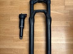 DT Swiss 232 set vidla a tlmič remote