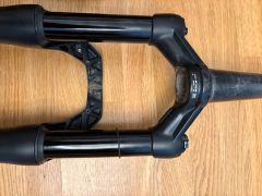 DT Swiss 232 set vidla a tlmič remote