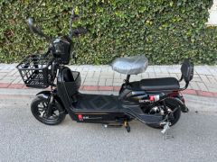 Moderní elektro skútr 350W  nový, LCD displej, světla, blinkry, alarm, bez registrace