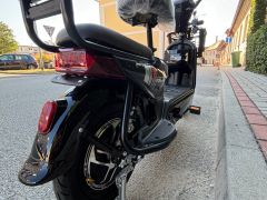 Moderní elektro skútr 350W  nový, LCD displej, světla, blinkry, alarm, bez registrace