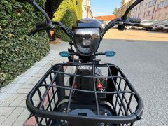 Moderní elektro skútr 350W  nový, LCD displej, světla, blinkry, alarm, bez registrace