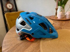 Cube M mips fidlock 52-57cm