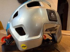 Cube M mips fidlock 52-57cm