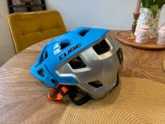 Cube M mips fidlock 52-57cm