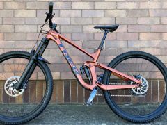 Trek Slash 8 vo farbe Pennyflake modelový rok 2023 Veľkosť rámu M