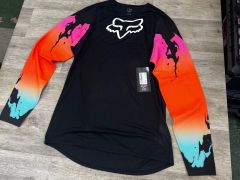 Mix dresů Poc a Fox