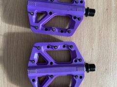 Crankbrothers Stamp 1 Small platformové pedále, fialová