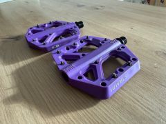 Crankbrothers Stamp 1 Small platformové pedále, fialová