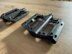 HT Hti-Pa12A platformové pedále, čierna