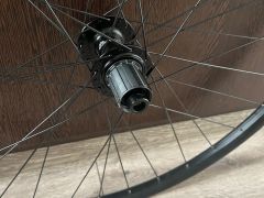 Nové zapletené kolesá SUN Ringlé Düroc-   Boost, zhodené z nového bicykla