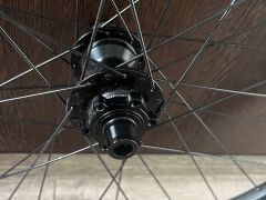 Nové zapletené kolesá SUN Ringlé Düroc-   Boost, zhodené z nového bicykla