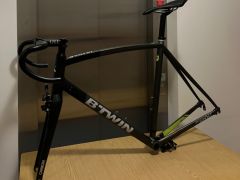 Rámová sada Btwin Ultra AF 900 (L) + brzdy shimano 105 5800 direct mount