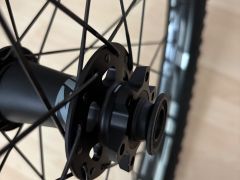 Kolesá Zipp 3Zero Moto Karbon + pneu