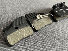 2x nove Shimano N03A (Resin s chladicom)