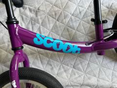 Skoro nové odrážadlo Ridgeback Scoot XL 14"