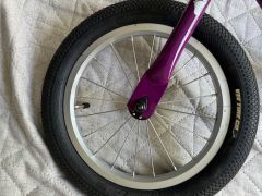 Skoro nové odrážadlo Ridgeback Scoot XL 14"