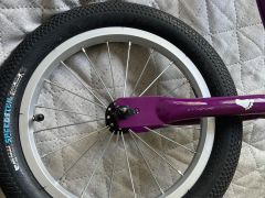Skoro nové odrážadlo Ridgeback Scoot XL 14"