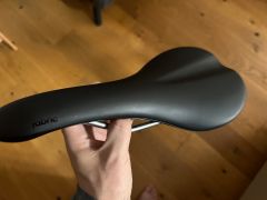 Fabric Scoop Shallow Elite sedlo, 142 mm